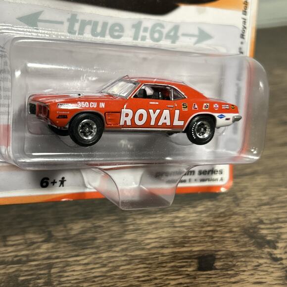 AUTO WORLD 1969 Pontiac Firebird Royal Bobcat Carousel Red 1:64 - Picture 2 of 7